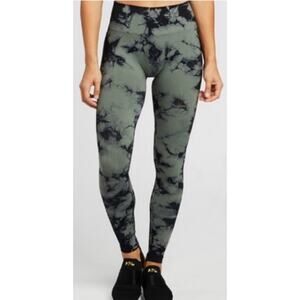 Soulcycle gray green tie dye water color seamless textured leggings